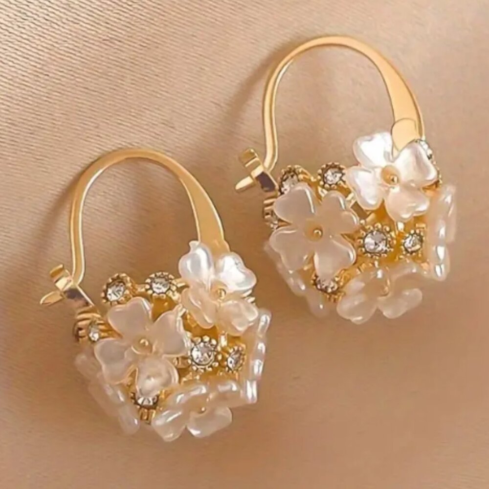 Brand NEW White Flower Earrings with Gold and Rhinestones